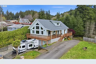 874 N Henry St, Coquille, OR 97423 - Photo 4