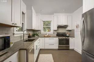 138 NE 18th Ave, Portland, OR 97232 - Photo 12