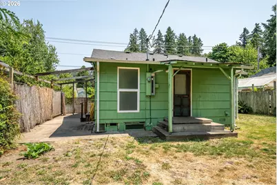 2570 Emerald St, Eugene, OR 97403 - Photo 24