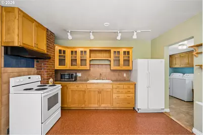 2570 Emerald St, Eugene, OR 97403 - Photo 4