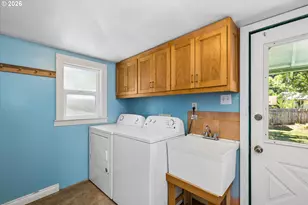 2570 Emerald St, Eugene, OR 97403 - Photo 18