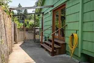 2570 Emerald St, Eugene, OR 97403 - Photo 26