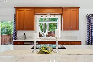 404 SW Overlook Ct, Gresham, OR 97080 - Photo 2