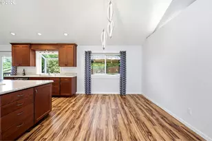 404 SW Overlook Ct, Gresham, OR 97080 - Photo 8