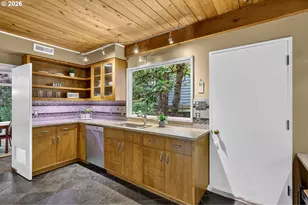 834 SW Westwood Dr, Portland, OR 97239 - Photo 14