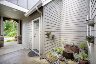 1712 SW 88th Ave, Portland, OR 97225 - Photo 2