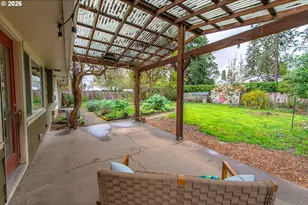 996 Sherwood Pl, Eugene, OR 97401 - Photo 30