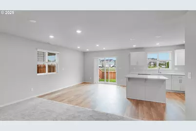 2403 Sawtelle Dr, Woodburn, OR 97071 - Photo 8