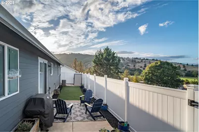 114 Umpqua View Dr, Roseburg, OR 97471 - Photo 32