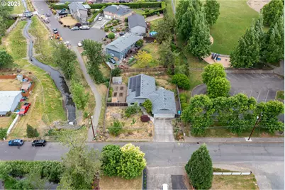 6683 SE Clackamas Rd, Milwaukie, OR 97267 - Photo 40