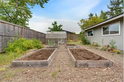 6683 SE Clackamas Rd, Milwaukie, OR 97267 - Photo 32