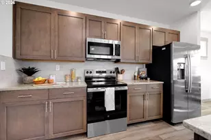 5161 Holly St, Springfield, OR 97478 - Photo 8