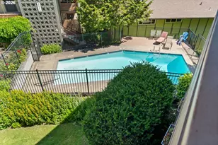 3032 SW Florida Ct, Portland, OR 97219 - Photo 38