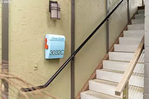 3032 SW Florida Ct, Portland, OR 97219 - Photo 2