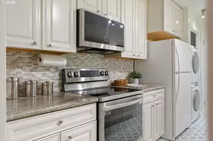 3032 SW Florida Ct, Portland, OR 97219 - Photo 12