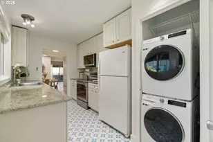 3032 SW Florida Ct, Portland, OR 97219 - Photo 12