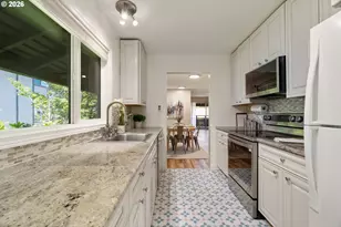 3032 SW Florida Ct, Portland, OR 97219 - Photo 14