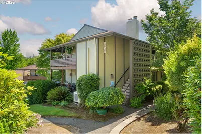 3032 SW Florida Ct #C, Portland, OR 97219 - Photo 2