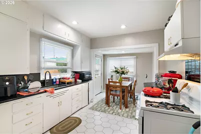 7521 N Gloucester Ave N, Portland, OR 97203 - Photo 4