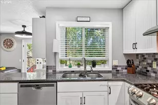 867 SE 39th Ct, Hillsboro, OR 97123 - Photo 12