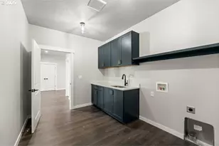 3656 Camina Dr, Medford, OR 97504 - Photo 32