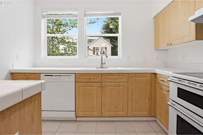 10545 SW Cougar Ln, Beaverton, OR 97008 - Photo 10