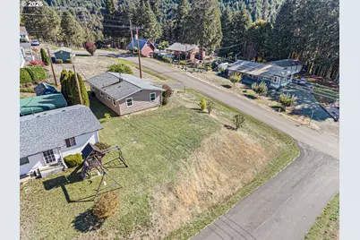 532 2nd St, Elkton, OR 97436 - Photo 40