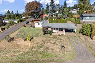 532 2nd St, Elkton, OR 97436 - Photo 4