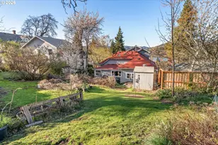 715 Sherman Ave, Hood River, OR 97031 - Photo 6