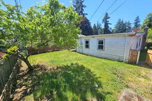 748 SE 112th Ave, Portland, OR 97216 - Photo 2