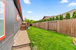 977 Island St, Springfield, OR 97477 - Photo 4