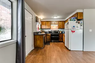 460 Meadow Ln, Creswell, OR 97426 - Photo 10