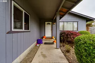 460 Meadow Ln, Creswell, OR 97426 - Photo 4