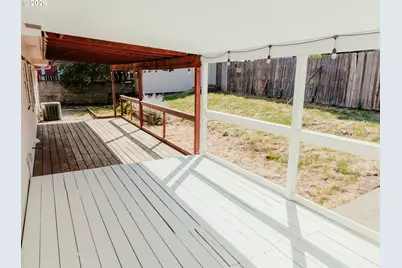 750 W Francis St, Roseburg, OR 97471 - Photo 22
