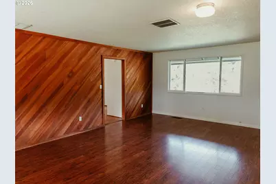 750 W Francis St, Roseburg, OR 97471 - Photo 10