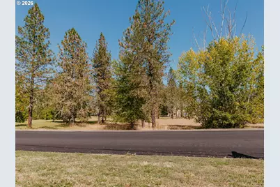 750 W Francis St, Roseburg, OR 97471 - Photo 26
