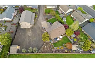 237 Cambridge Dr, Sutherlin, OR 97479 - Photo 2