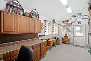 237 Cambridge Dr, Sutherlin, OR 97479 - Photo 44