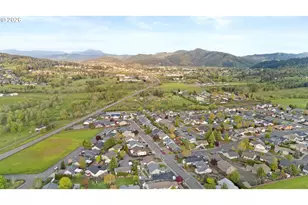 237 Cambridge Dr, Sutherlin, OR 97479 - Photo 48