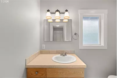 9635 N Pier Park Pl, Portland, OR 97203 - Photo 16