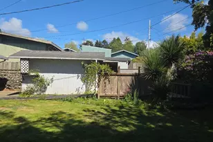 1035 Pacific Ave, Coos Bay, OR 97420 - Photo 2