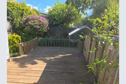 1035 Pacific Ave, Coos Bay, OR 97420 - Photo 8