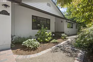 2710 SW Maple Ln, Portland, OR 97225 - Photo 2