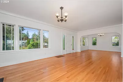 8922 SW Capitol Hwy, Portland, OR 97219 - Photo 10