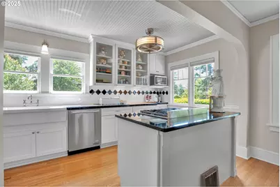 4800 SW Chestnut Pl, Beaverton, OR 97005 - Photo 12