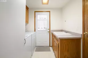 3700 Babcock Ln, Eugene, OR 97401 - Photo 22