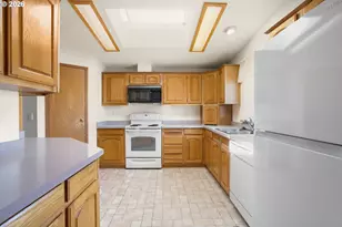 3700 Babcock Ln, Eugene, OR 97401 - Photo 12