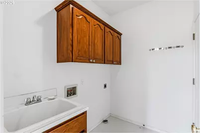 331 NE Hillwood Dr, Hillsboro, OR 97124 - Photo 10