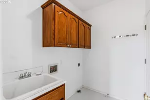 331 NE Hillwood Dr, Hillsboro, OR 97124 - Photo 10