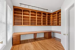 331 NE Hillwood Dr, Hillsboro, OR 97124 - Photo 4